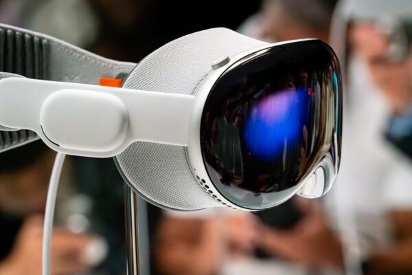 Review: Apple Vision Pro – Innovation or Hype?